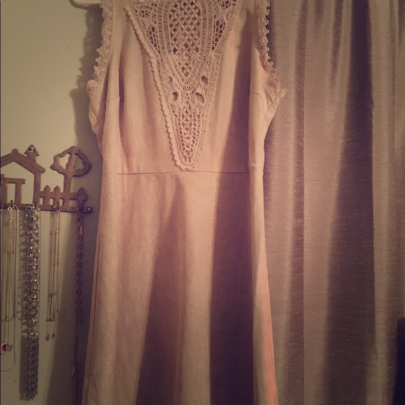 Alya Dresses & Skirts - Soft Pretty dress with neckline details